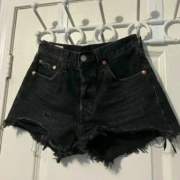 501 DISTRESSED  BLACK LEVIS JEAN SHORTS IN SIZE 24 - Picture 1 of 6